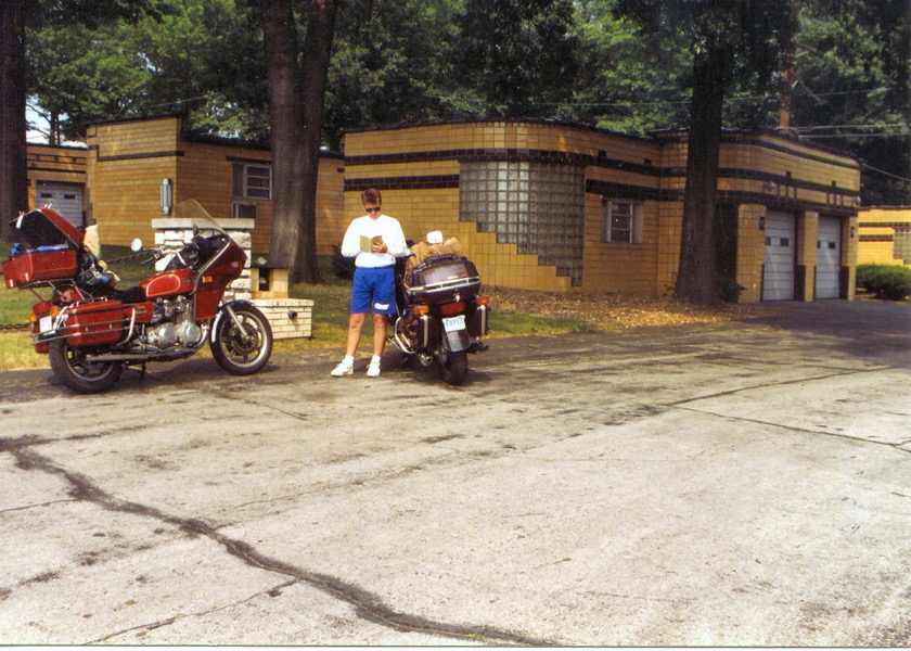 Coral Court on US66